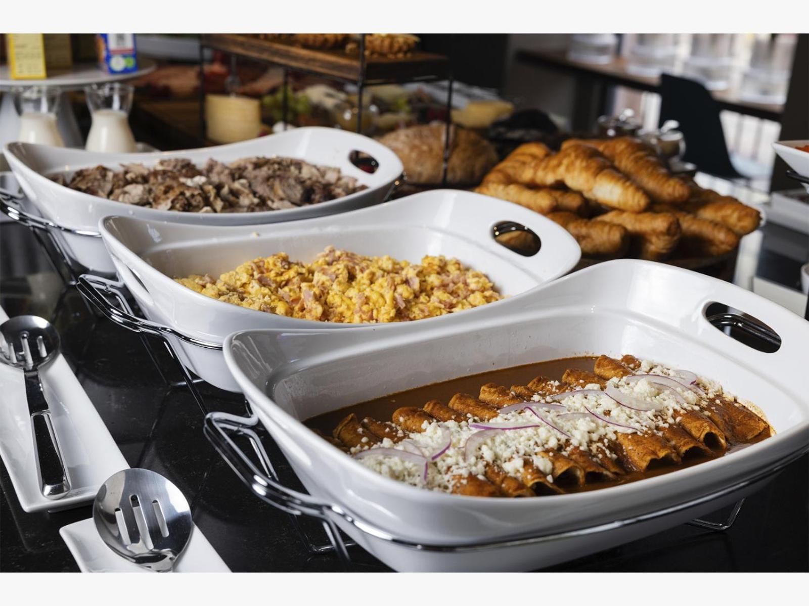 Hotel Criol Queretaro Exterior photo A selection of prepared dishes at a buffet