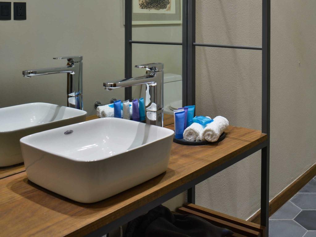 Hotel Criol Queretaro Exterior photo Bathroom