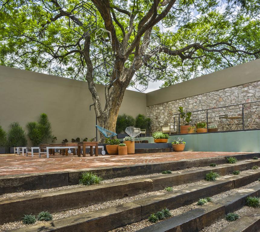 Hotel Criol Queretaro Exterior photo The courtyard of the house